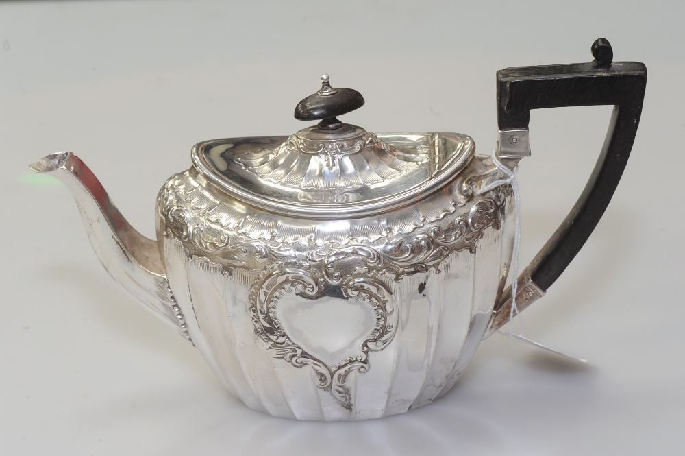 A late Victorian silver teapot, James Dixon & Son, Sheffield 1900. 13.2 troy ounces