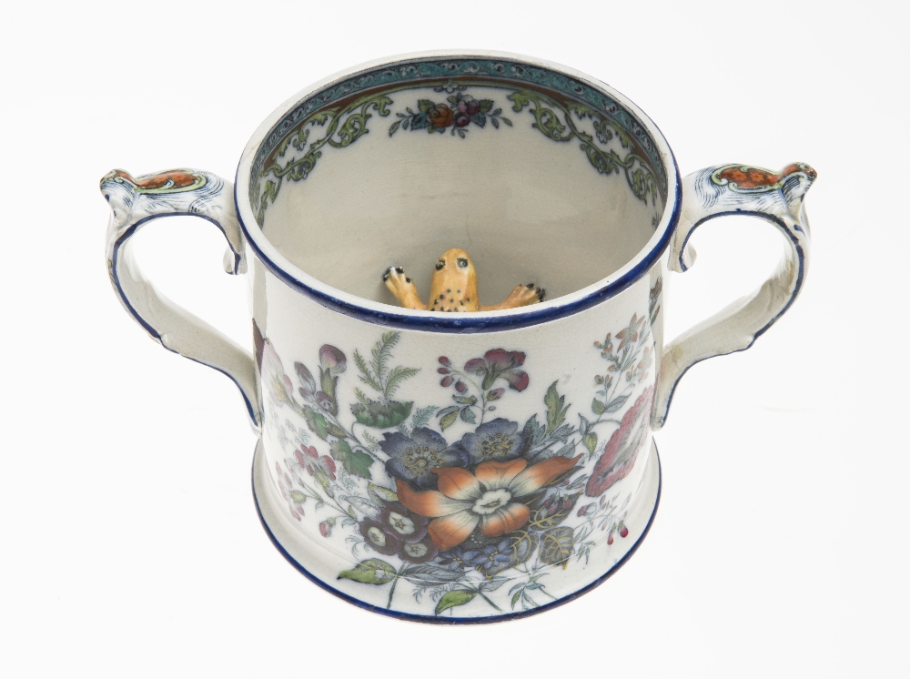 A 19th CENTURY STAFFORDSHIRE "FROG SURPRISE" LOVING CUP, moulded to the interior with two frogs