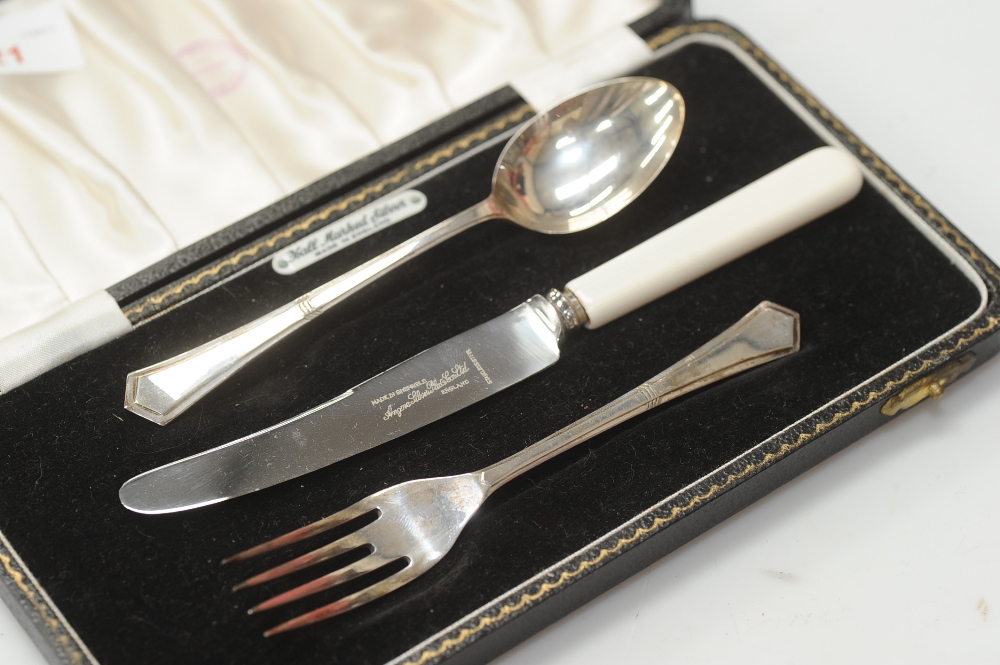 A child`s christening set comprising spoon, knife and fork, Birmingham 1966, cased.