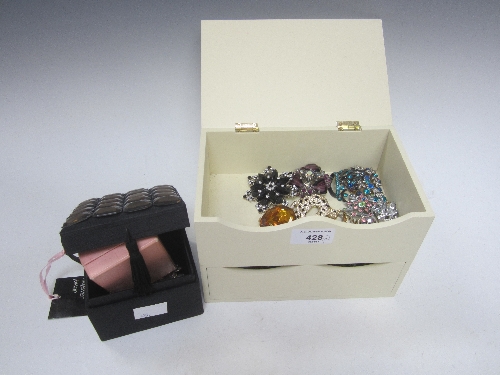 BROOCHES, a small collective lot in two jewellery boxes.