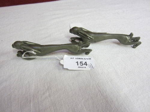 A PAIR OF ART DECO STYLE PEWTER KNIFE RESTS, modelled as Hares, 10cm.