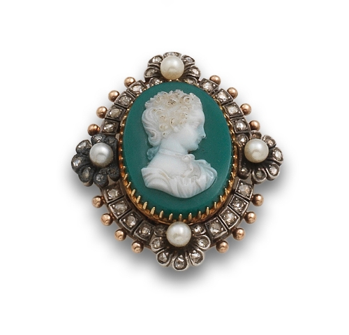 Broche-colgante portafotos s.XIX con camafeo de dama en ágata bicolor. En marco de diamantes y