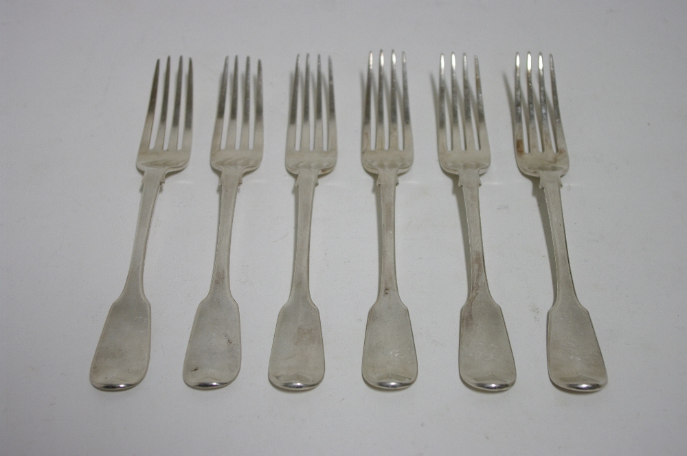 Six William IV Fiddle pattern table forks; London 1831, by Wm. Chawner II. (12oz).