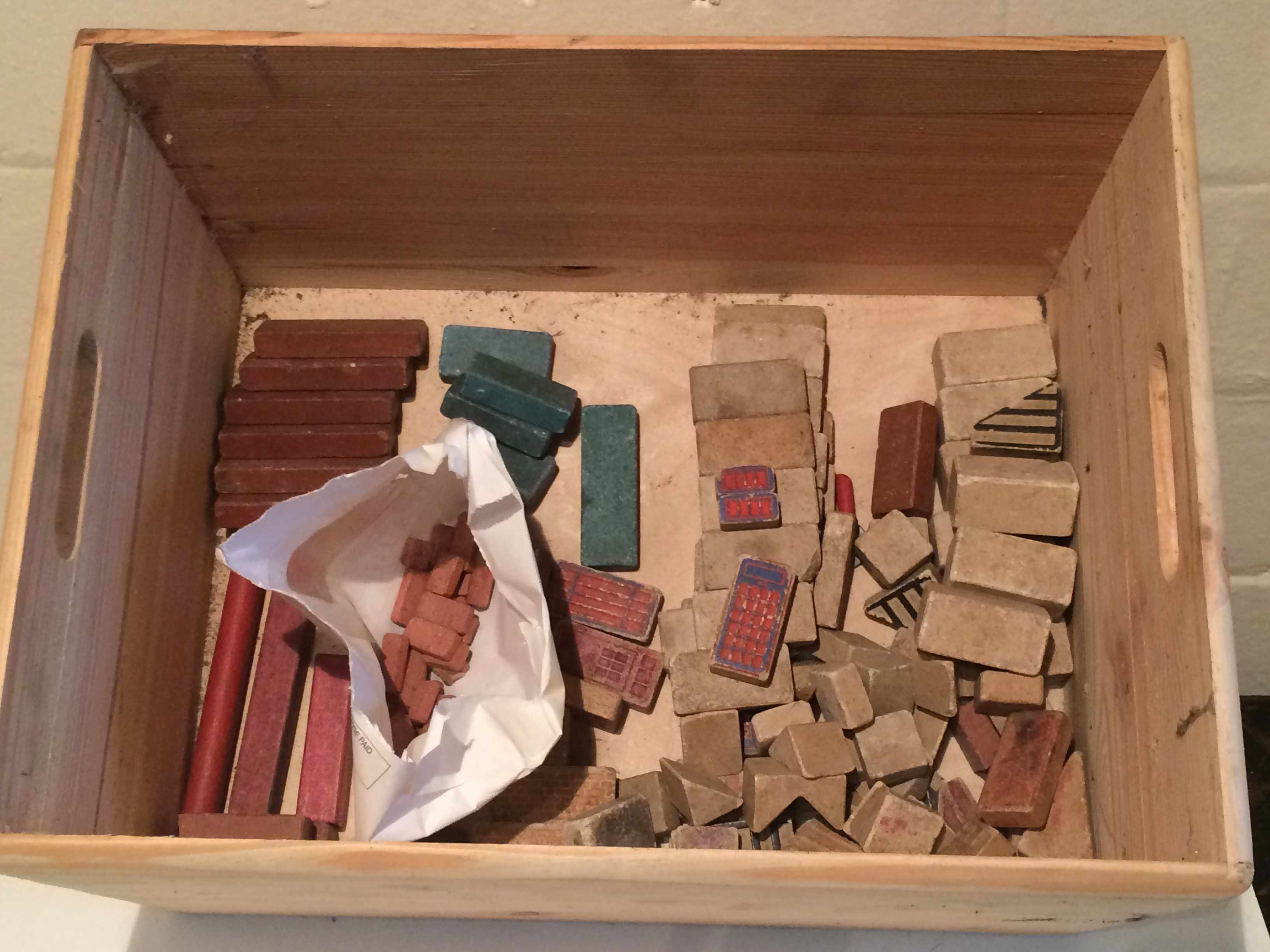 Box of mid 20thC building blocks.