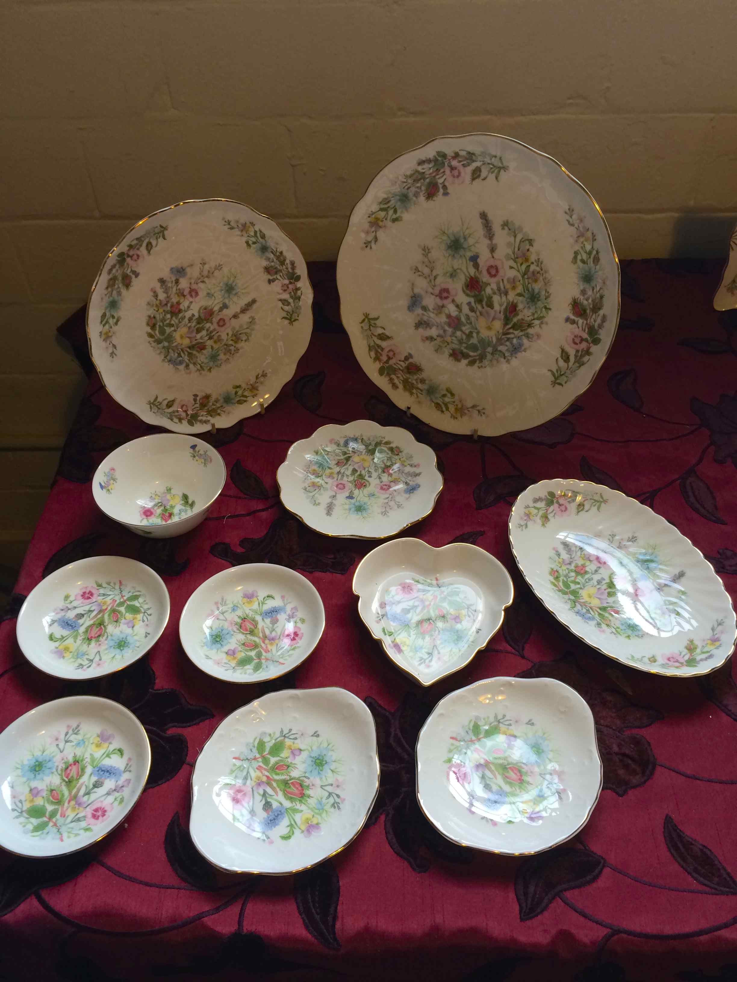 Collection of Aynsley Wild Tudor items, including plates and dishes (11).