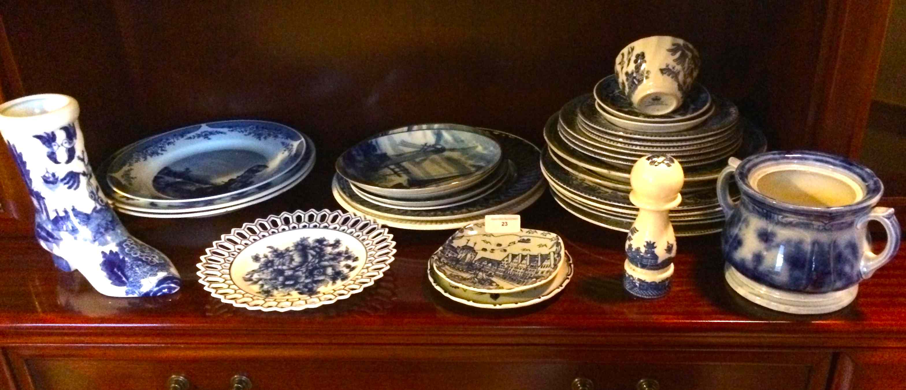 31 Asst European blue and white porcelain pieces - early to mid 20thC. inc Willow Tree, Delft,