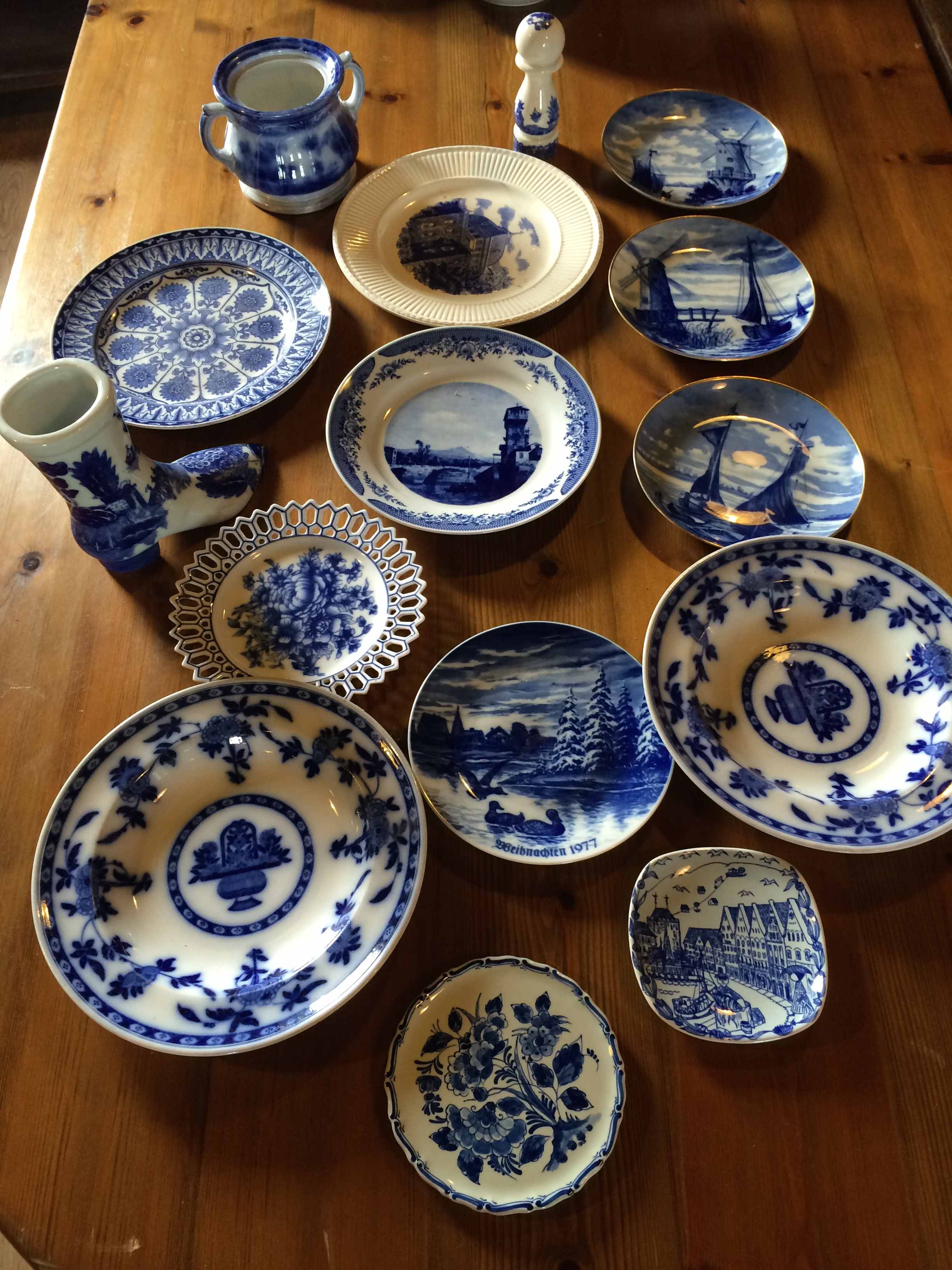 15 Asst European blue and white porcelain pieces - early to mid 20thC. inc Delft, Minton, German