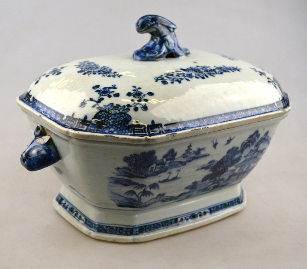 An 18th century Chinese blue and white tureen decorated with a watery landscape and two rabbit - Image 3 of 5