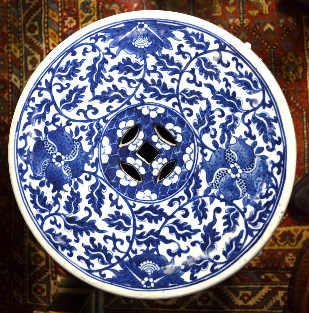 A Chinese matched pair of blue & white barrel shaped porcelain seats, 19th century, having - Image 3 of 7