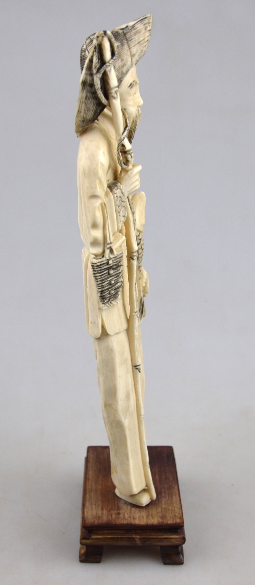 A Chinese late 19th/early 20th century ivory carving of a fisherman holding a fishing line in one - Image 2 of 4