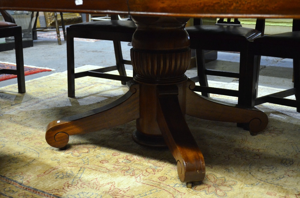 A good quality Victorian style extending mahogany dining table, the circular top raised on a - Image 2 of 2