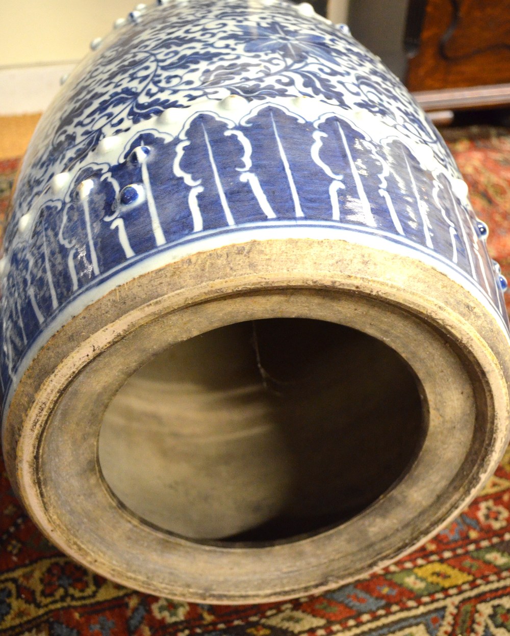 A Chinese matched pair of blue & white barrel shaped porcelain seats, 19th century, having - Image 5 of 7