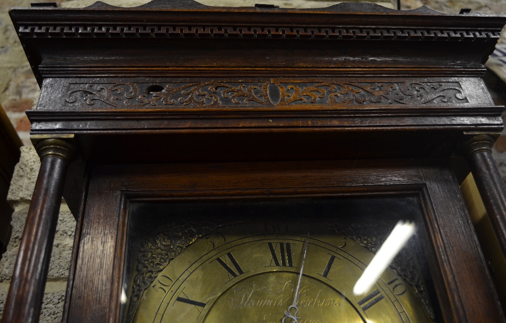 Thomas Perkins, Evesham, an 18th century oak eight-day longcase clock, the 29 cm square brass dial - Image 3 of 4