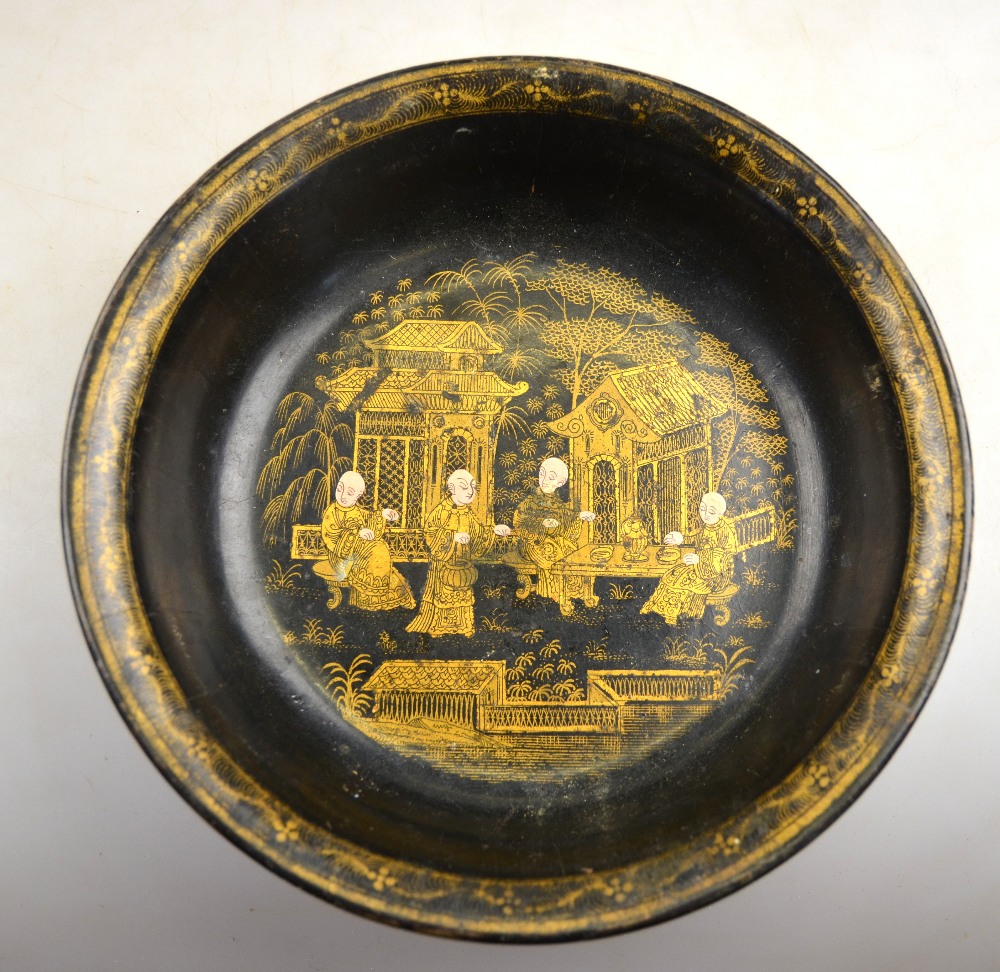 A pair of Chinese black lacquer bowls decorated with gilt figures on a terrace, 20th century, 21 - Image 3 of 3