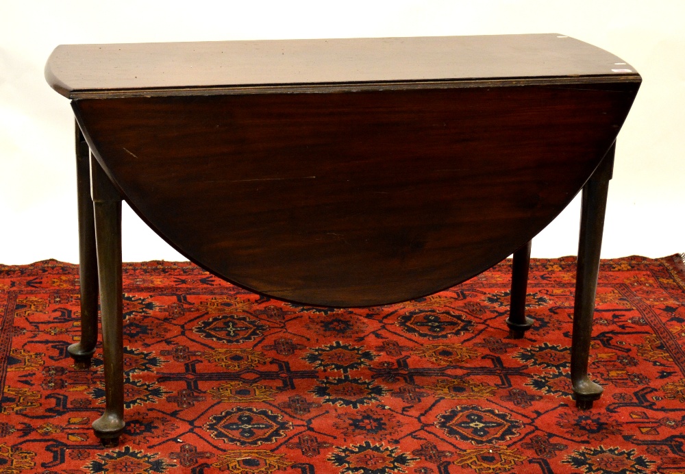 A George III mahogany drop leaf table, the oval top raised on turned pad foot supports, 122 cm x 75