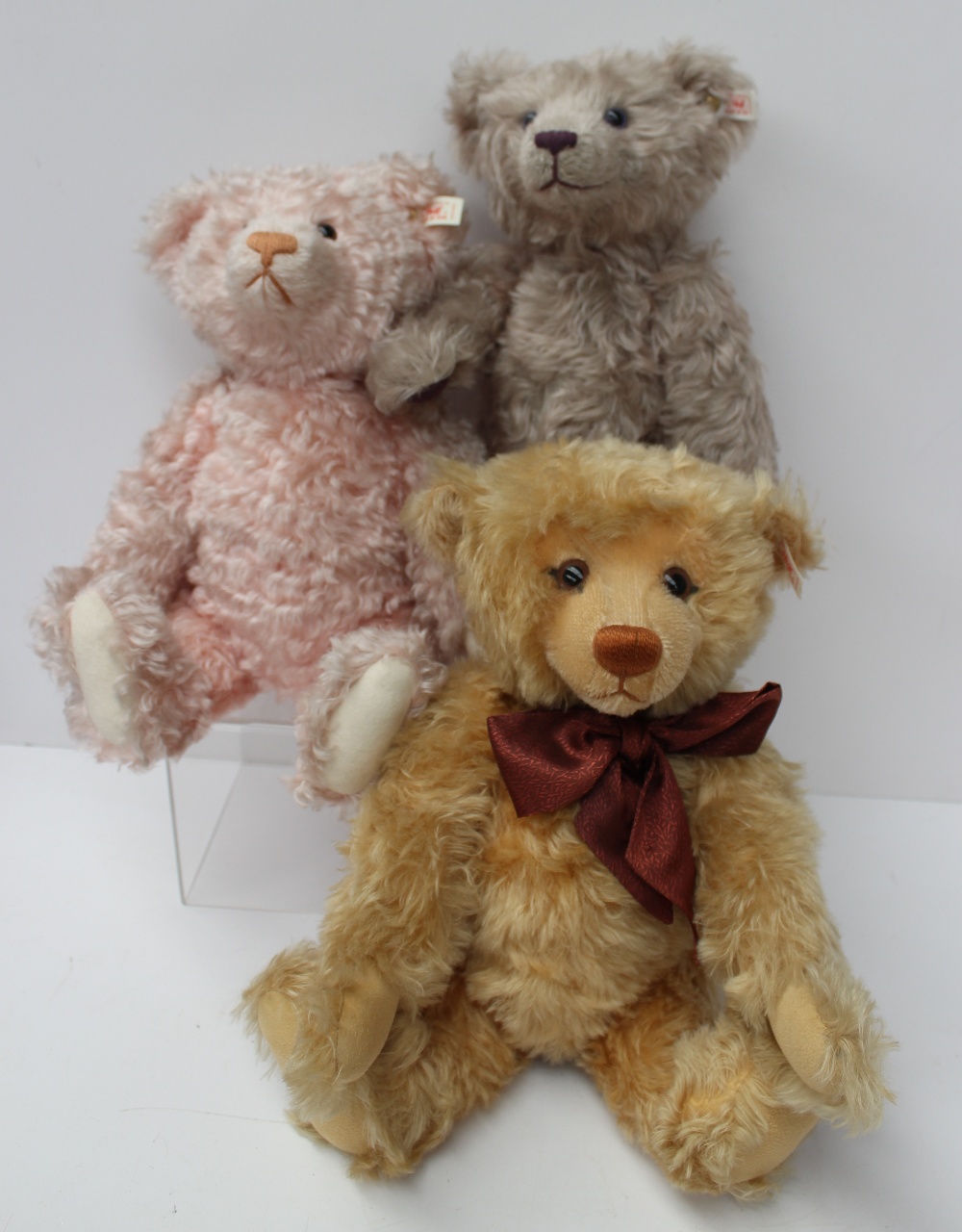 A Steiff year 2000 teddy bear, blond 43, No.02136 in original box with certificate, together with