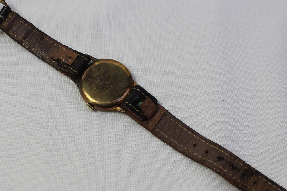A Gentleman`s 9ct yellow gold Invicta wristwatch with Roman numerals and a seconds subsidiary dial - Image 3 of 3