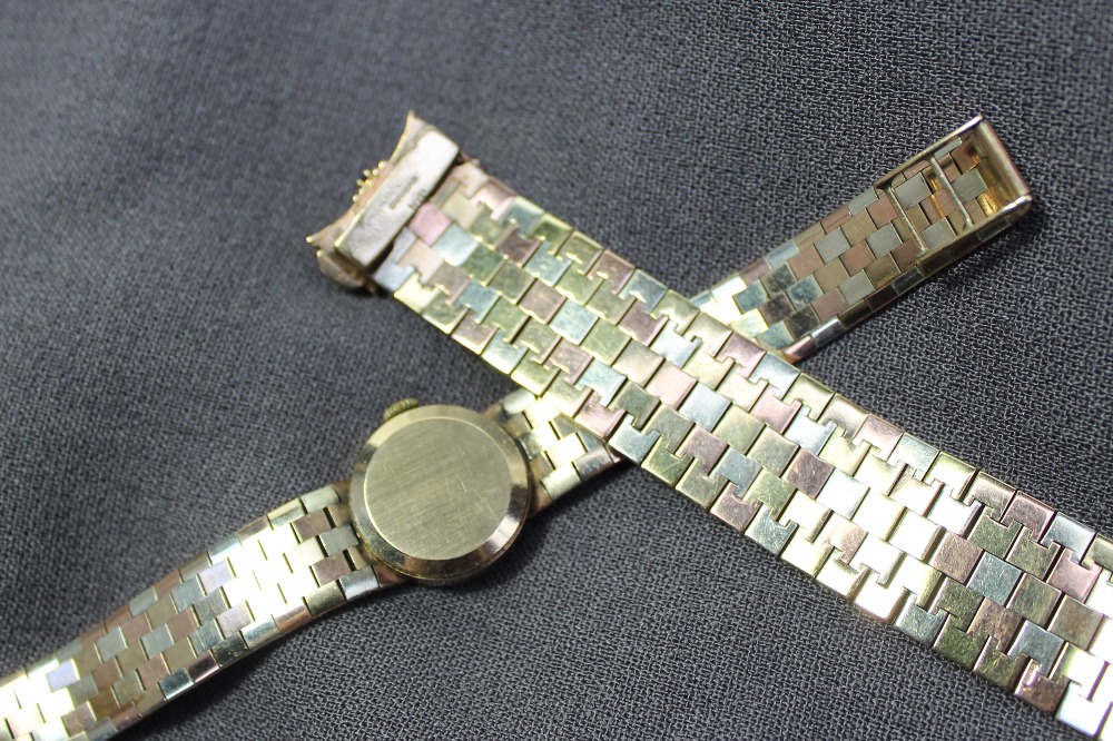 A 9ct yellow gold lady`s wristwatch the silvered dial with batons marked "Marvin" on a three - Image 3 of 3