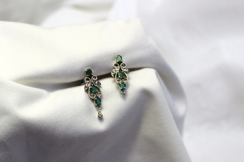 A Suite of emerald and diamond jewellery, including a necklace, a tennis bracelet and a pair of drop - Image 2 of 4