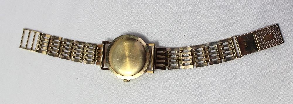 A 9ct yellow gold Gentleman`s Roamer wristwatch the silvered dial with batons, on a 9ct yellow - Image 2 of 3