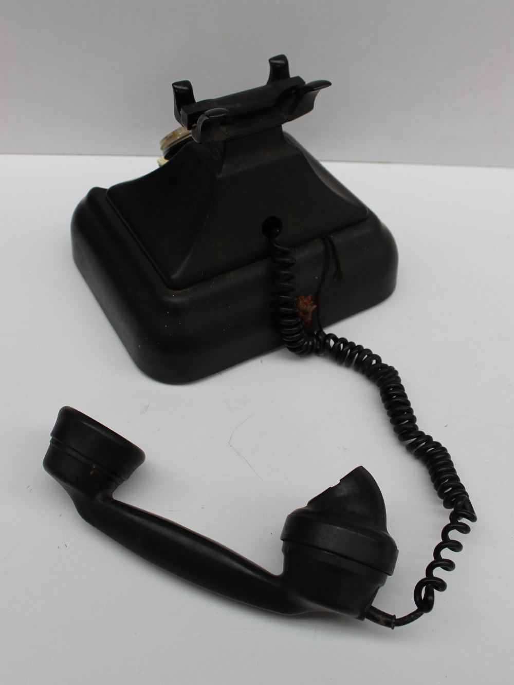 A Bakelite bell-set no.44 telephone, with a selector - Image 3 of 3