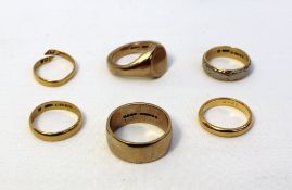 Three 22ct yellow gold wedding bands approximately 11 grams, an 18ct yellow gold wedding band