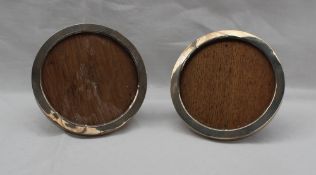 A pair of George V silver photograph frames of circular form, Birmingham, 1917, 12.5cm diameter