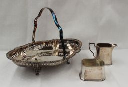 A George V silver cream jug and matching sugar basin, Birmingham, 1929, Adie Brothers, approx. 270