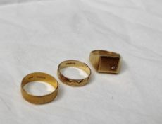 A 22ct gold wedding band approximately 2.5 grams together with an 18ct gold wedding band and an 18ct