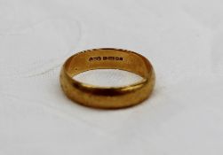 A 22ct yellow gold wedding band, approximately 9 grams
