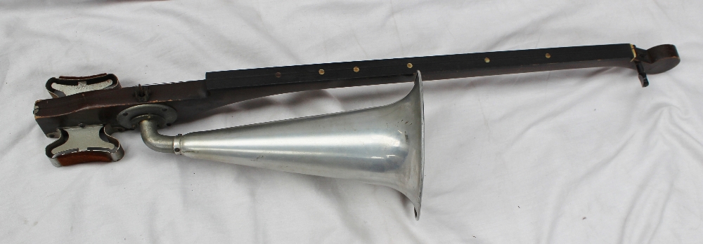 A Stroviols Single String Phono Fiddle, Reg. No. 689045, with nickel horn and alloy chin rest,