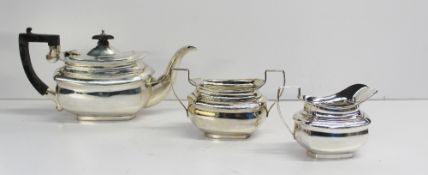 An Edward VII silver three piece tea set, of squat rectangular form, Birmingham, 1902, Jones &