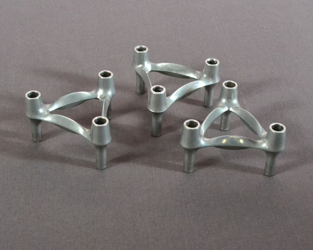 3 BMF Steckleuchter  poliertes Metall, dreieckige Form, ca. 11 x 11 x 11 cm, Höhe 7 cm.