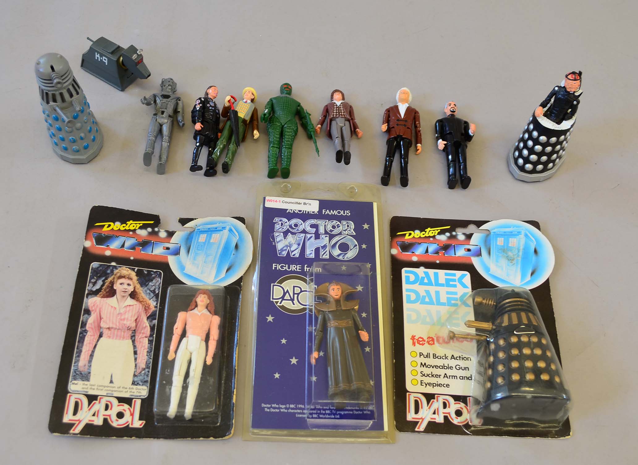 Quantity of Dapol Doctor Who figures: carded W014-1 Gallifrey Councillor brown; carded Dalek with