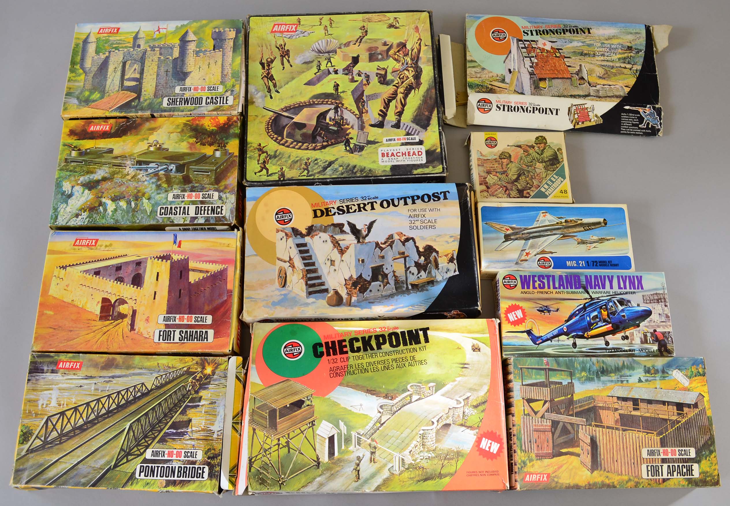 Selection of boxed Airfix scenery sets, scales vary, includes: #1703 Fort Sahara; #1708 Pontoon