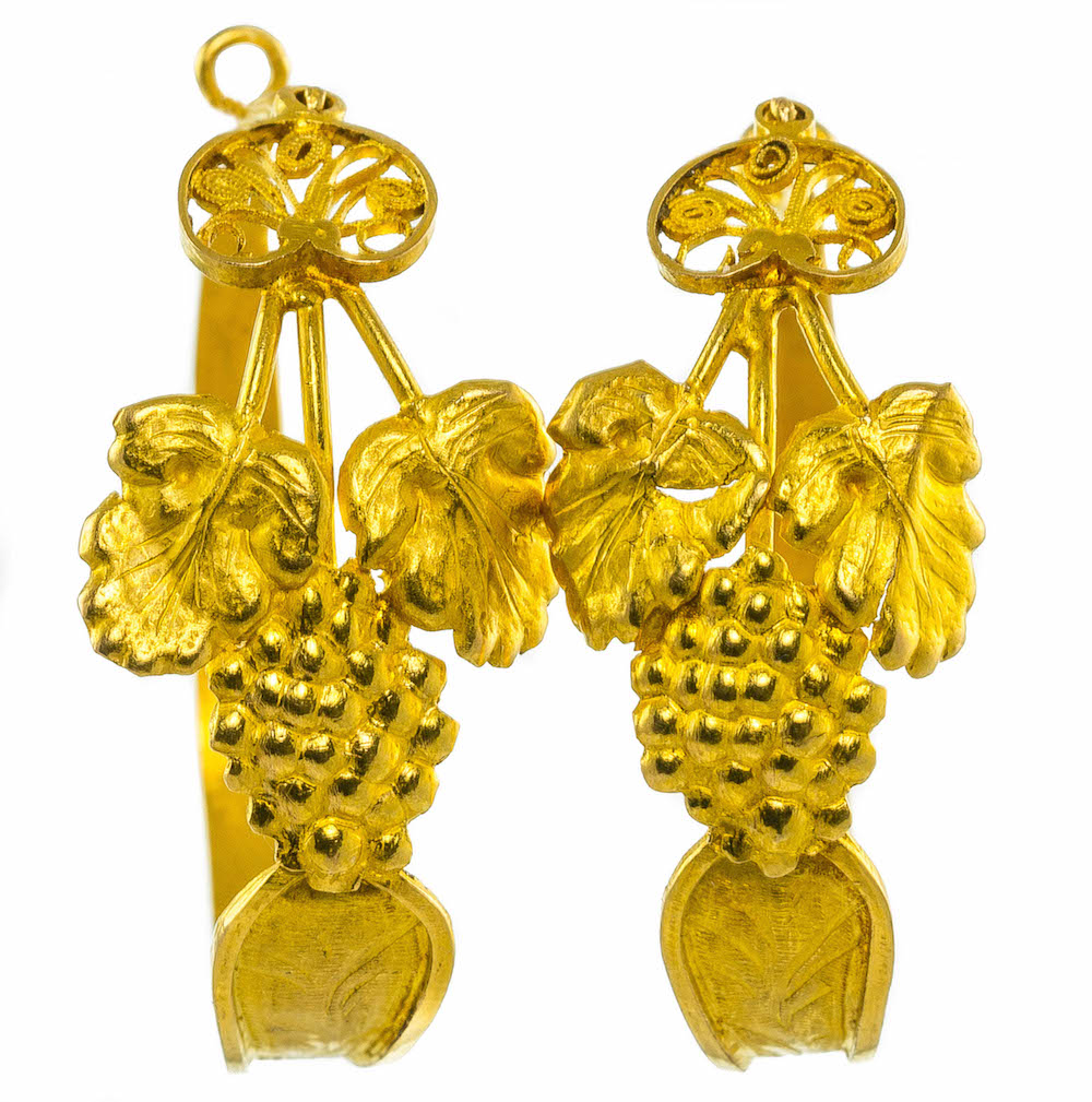 ALEXANDER MAGNUS LUNDSTROM (1803-1850) A pair of 18ct gold grape earrings filigree, (SWIDISH)