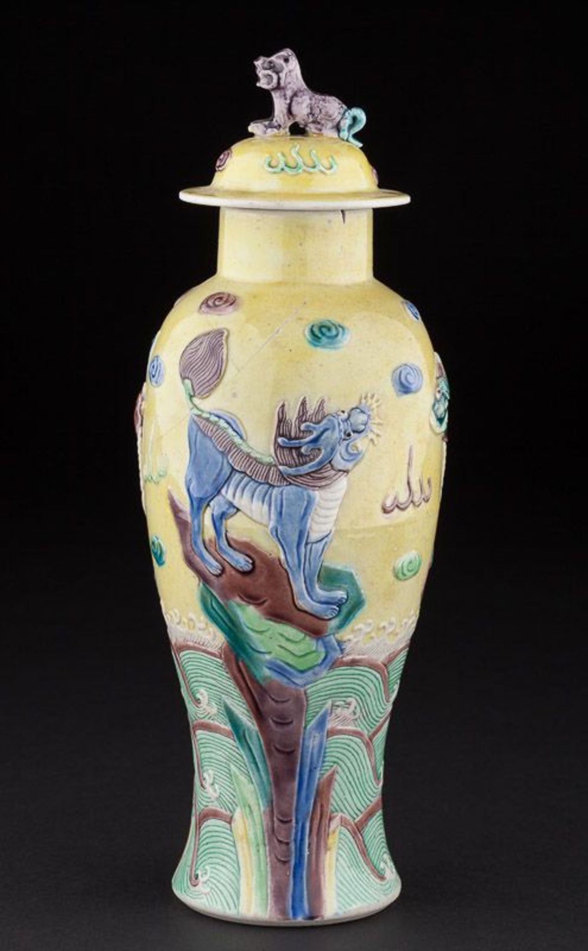 Deckelvase Japan - Vase  plastisches Fabeltier-Dekor, restauriert,   H: 31 cm    restored, height