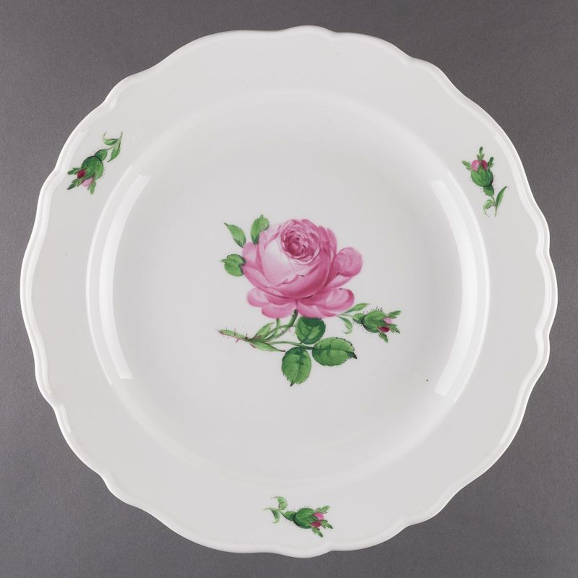 Kuchenplatte Meissen - Porcelain Cake Plate Meissen  Dekor rote Rose, rund, Ø 32 cm  2. Wahl,