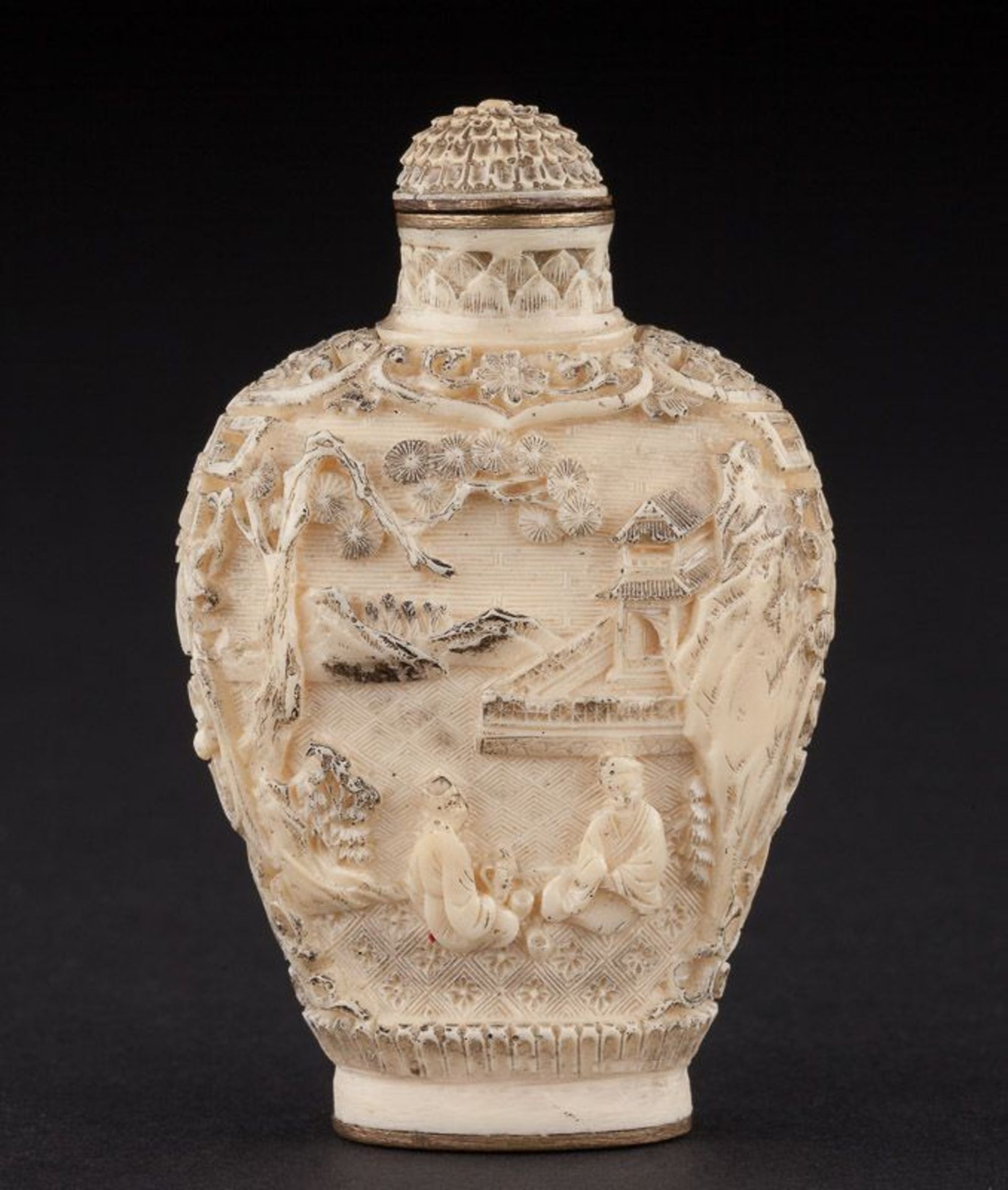 Snuff Bottle China IVORY  Elfenbein, sehr fein beschnitzt, unterm Stand signiert    Ivory, fine