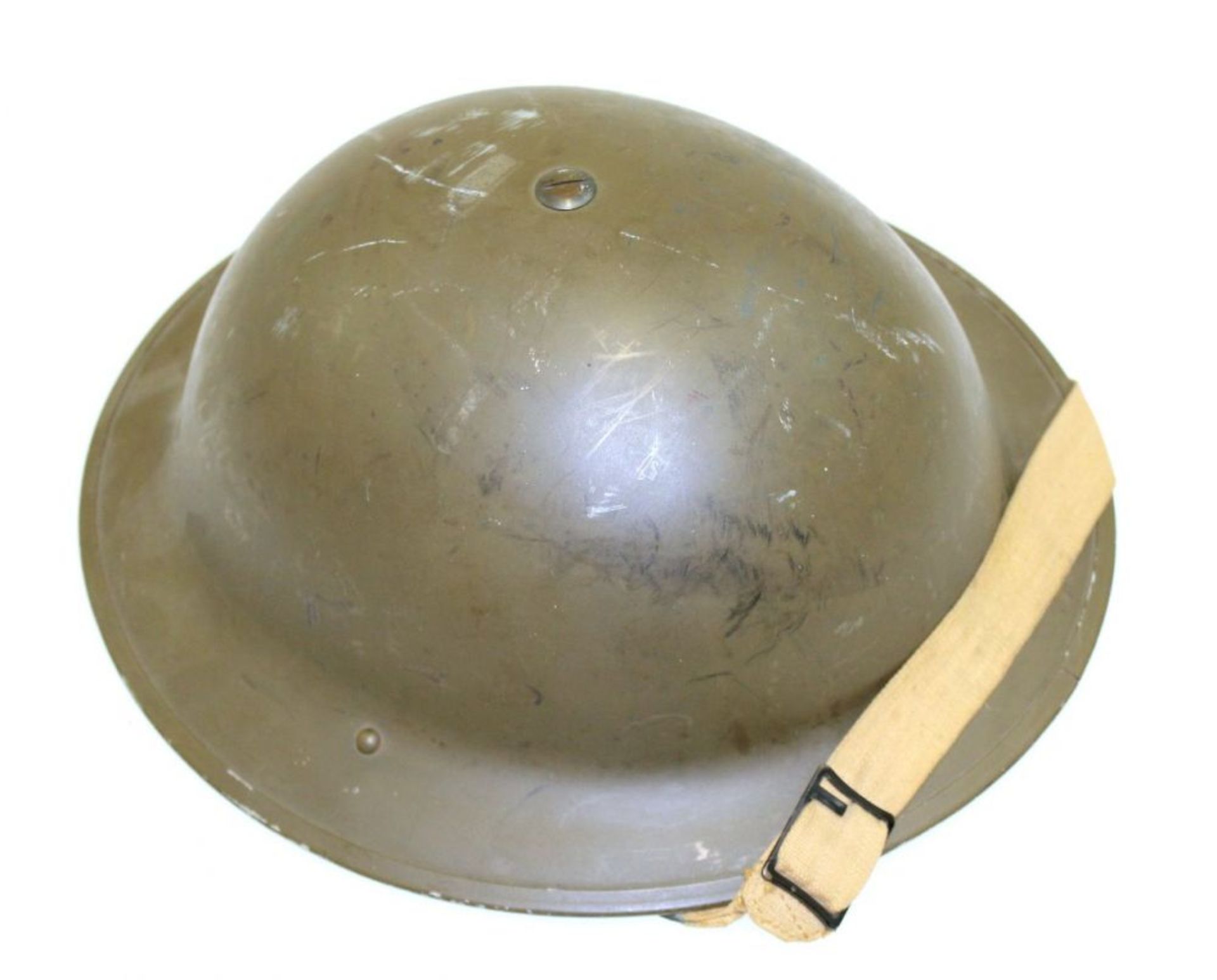 Stahlhelm MK I  Herstelller AG/C von 1942. Dunkelolive Helmglocke. Herstellermarke und Datum auf dem