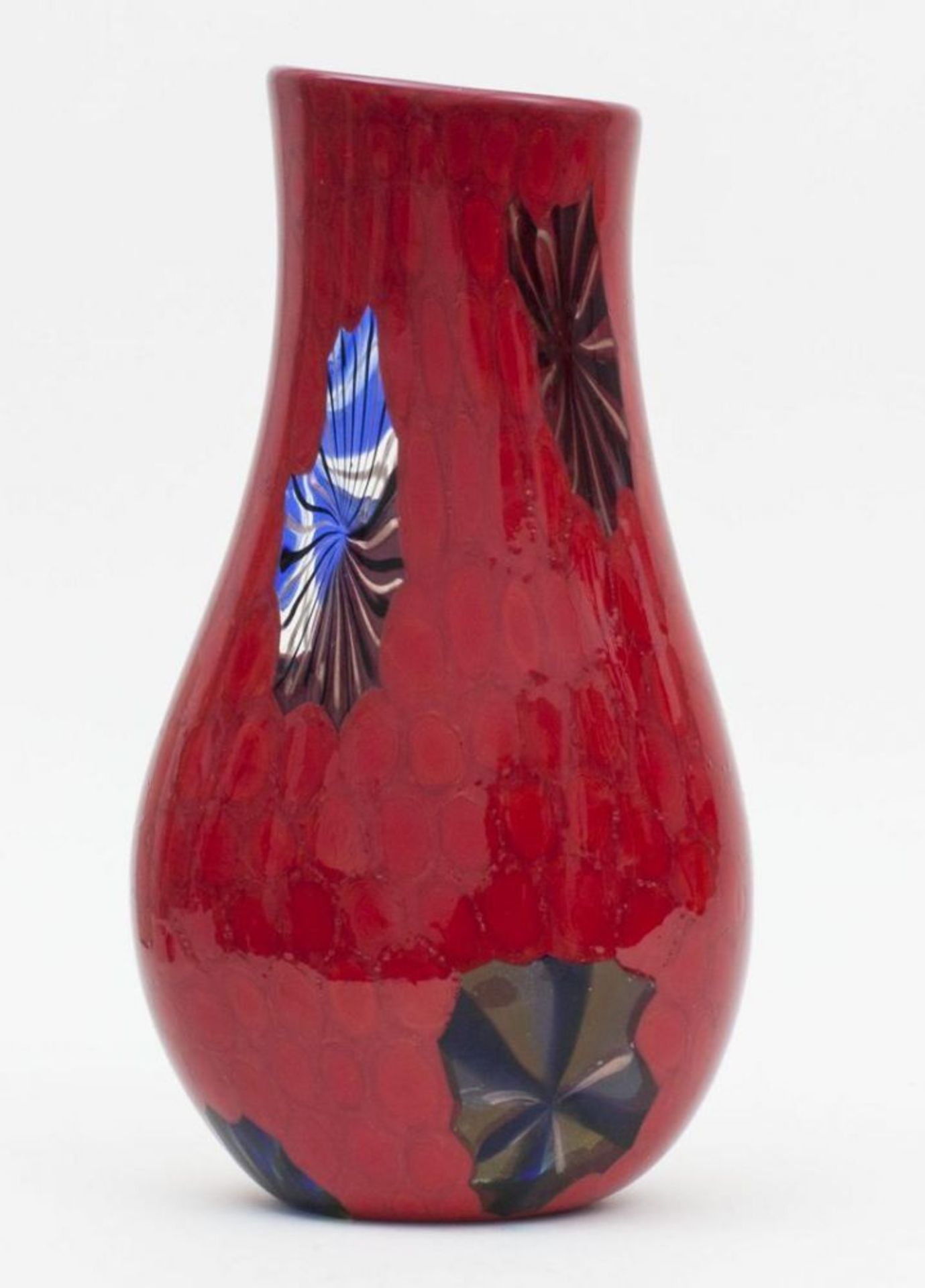 Vase Vittorio Ferro, Murano, 2. Hälfte 20. Jh.  ovale Keulenform. Farbloses Glas, rot überfangen mit