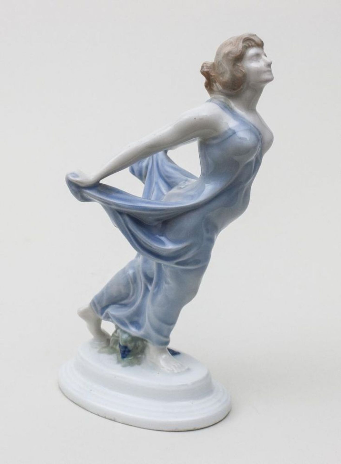 Jugendstil-Figur 'Griechische Tänzerin', Ferdinand Liebermann, Rosenthal, Selb, 1912  auf oval-