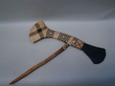 Stone ax - Mount Hagen Papua New Guinea, ceremonial ax with two-color Bastwicklung, approximately