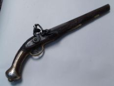 Flintlock pistol -. 18th century, 8-edged run in around drawn with floral engraving and hallmark (