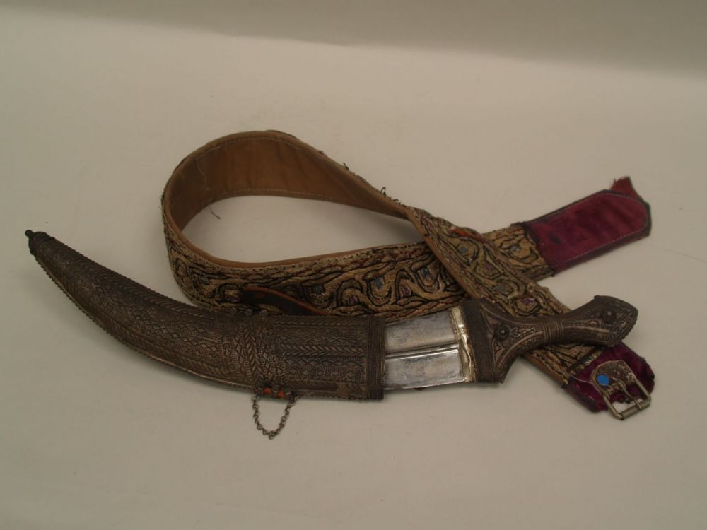 Jambiya - Yemen, handle with metal filigree fittings, blade with a strong central ridge,wood