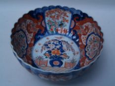 Large Imari Bowl - Japan, 19th century,undulated rim,Imari cartouches decor in iron red,