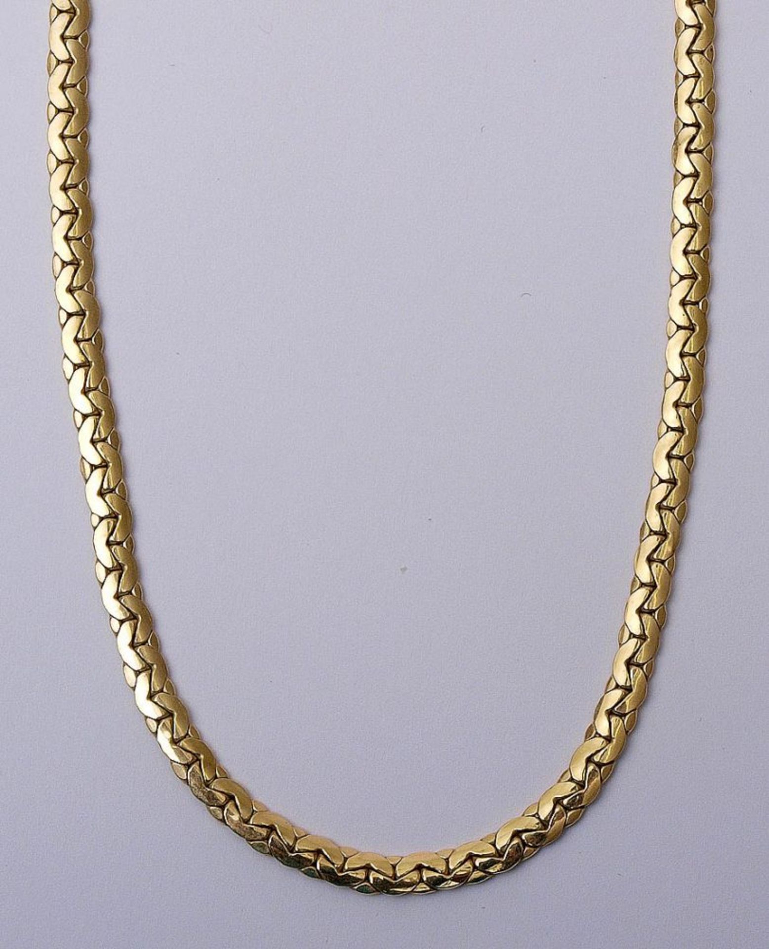 Halskette GG 8kt. Doppelachtförmige Kettenglieder. L.46cm, Gew. ca. 8g.    Aufrufpreis: 60