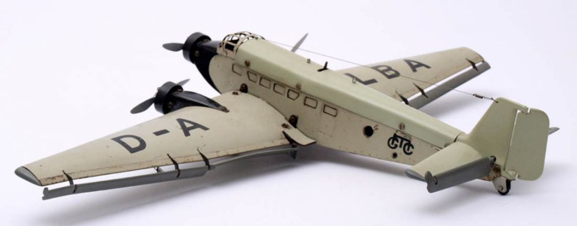 Propellerflugzeug Ju 52, Märklin, 1936/37 Mit dem Flugzeugbaukasten 1152 gebaut. Guter Zustand. L. - Bild 5 aus 7