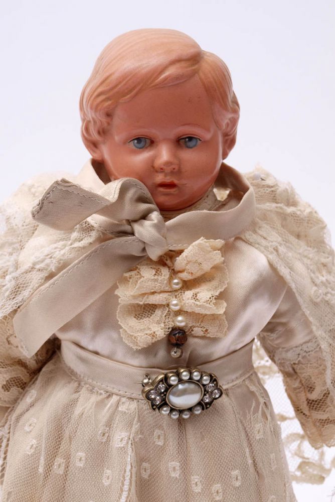 Puppe, Schildkröt Körper aus Stoff, Brustplattenkopf mit reliefierter Frisur und reliefiertem - Image 2 of 3
