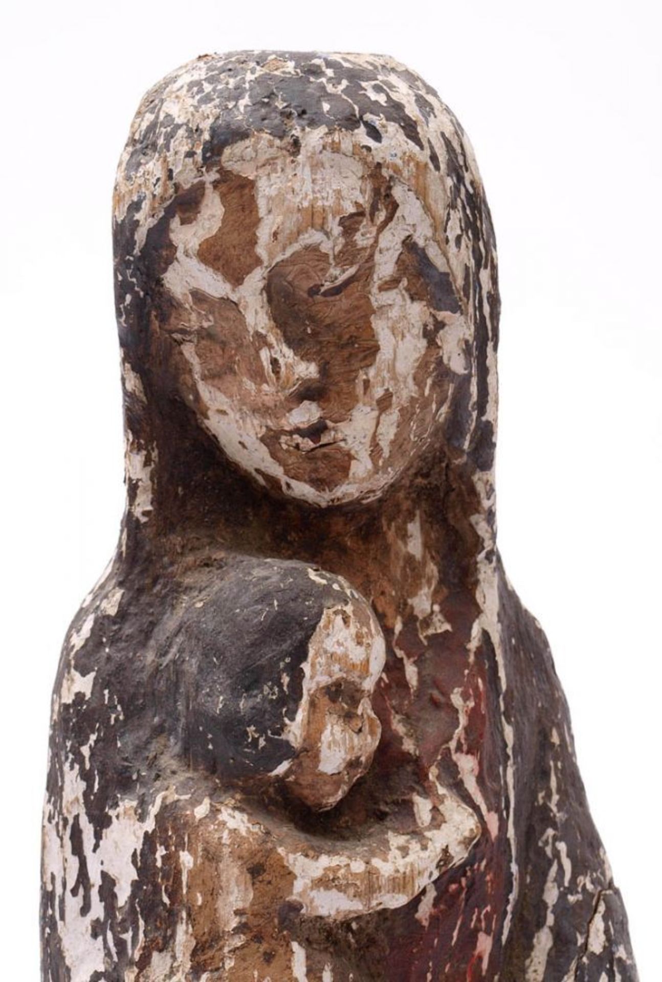 Muttergottes, wohl Italien, 11./12.Jhdt. Dreiviertelsrund geschnitzt, mit Resten alter Fassung - Bild 2 aus 2